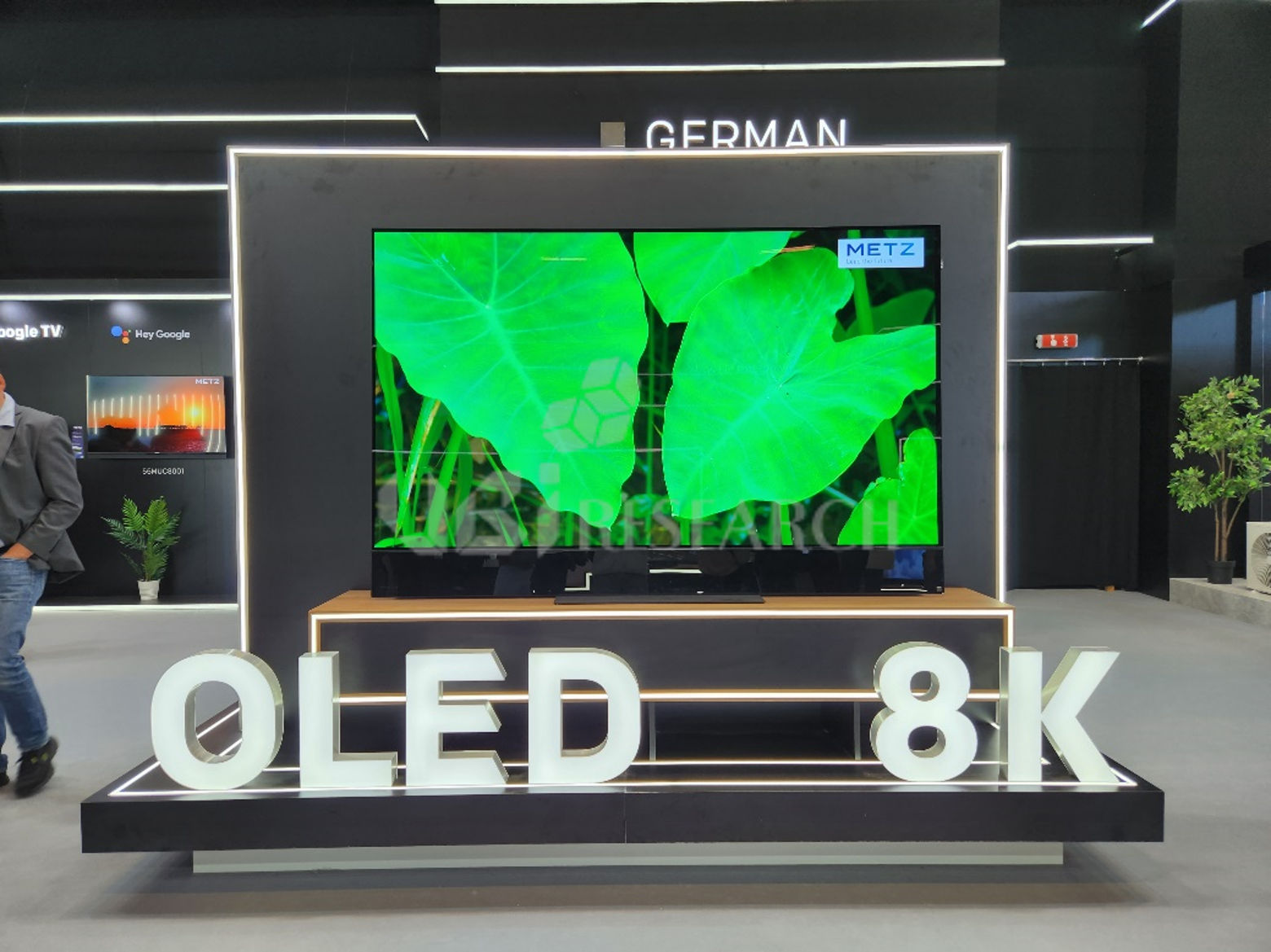 8K OLED TV/ METZ